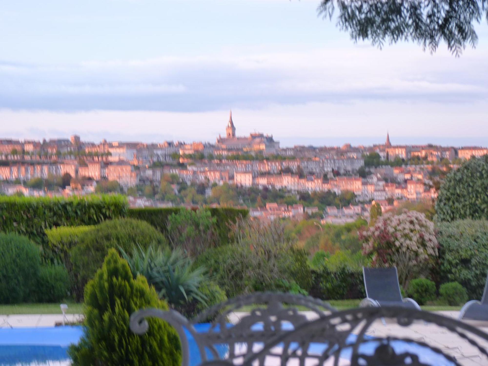 Alojamento de Acomodação e Pequeno-almoço Domaine Du Champ Fleuri Angoulême